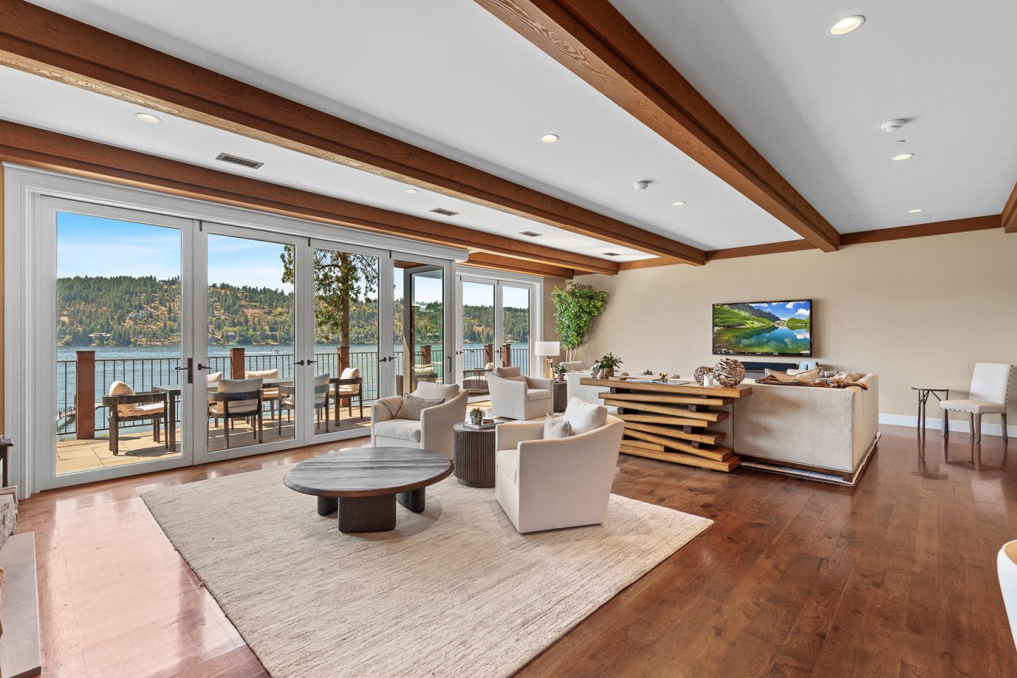 Lakeshore Lodge 310 2